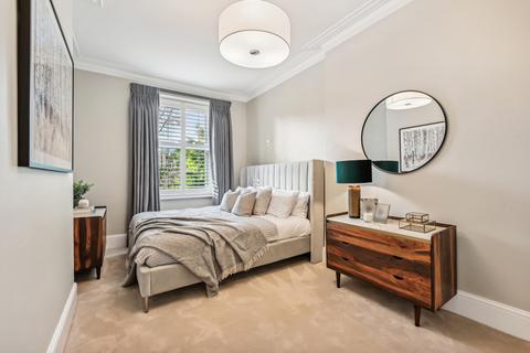 4 bedroom flat to rent, Gloucester Road, South Kensington, London