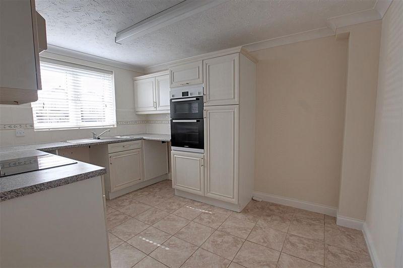 Jasmine Way, Trowbridge 3 bed detached house £850 pcm (£196 pw)