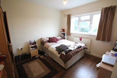 4 bedroom semi-detached house to rent, Woodleigh Avenue, Harborne, B17