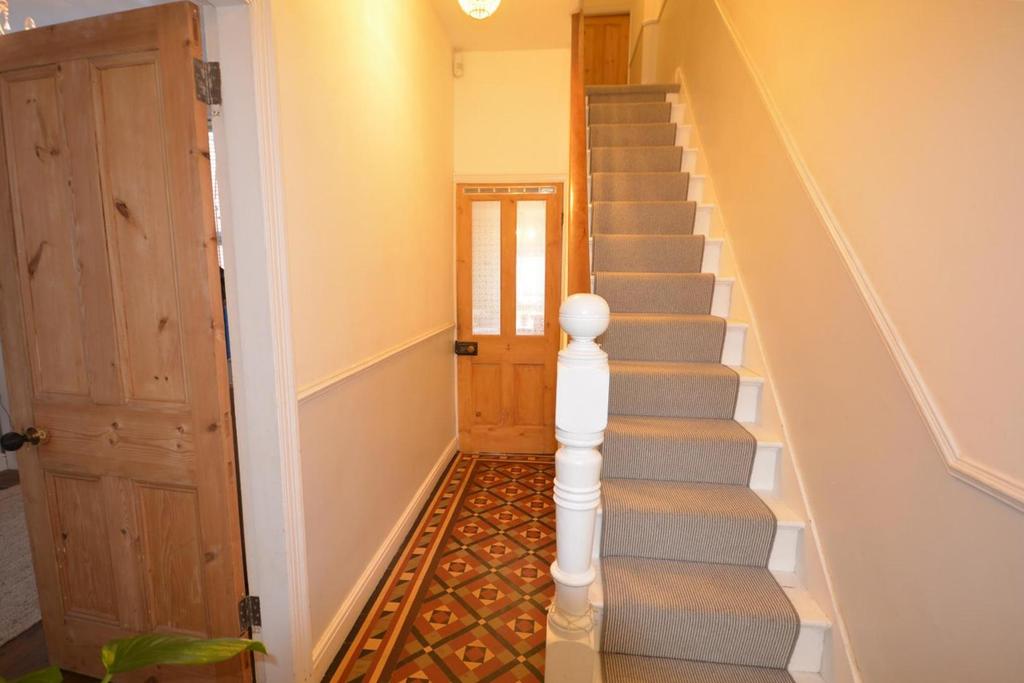 Clifton Road, Ruddington, Nottingham 3 bed semidetached house £355,000