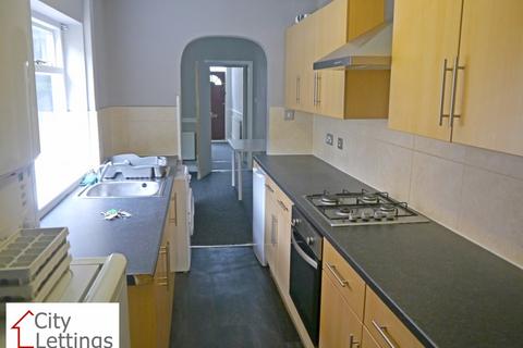 4 bedroom end of terrace house to rent, Gloucester Avenue, Lenton