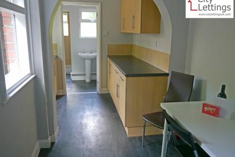 4 bedroom end of terrace house to rent, Gloucester Avenue, Lenton