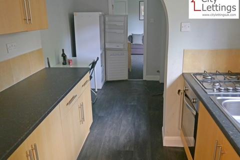 4 bedroom end of terrace house to rent, Gloucester Avenue, Lenton