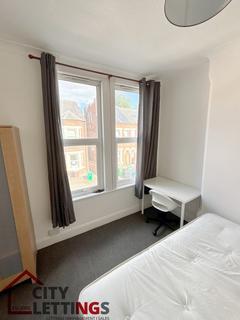 4 bedroom end of terrace house to rent, Gloucester Avenue, Lenton