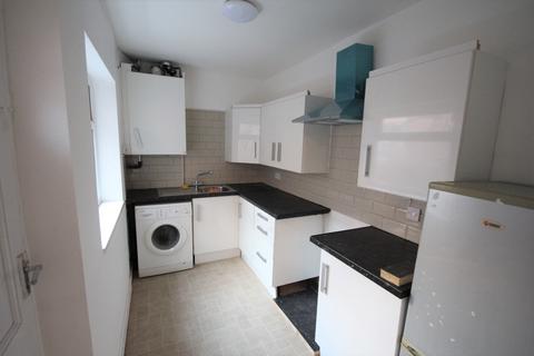 4 bedroom terraced house to rent, Hovingham Terrace,  Leeds, LS8