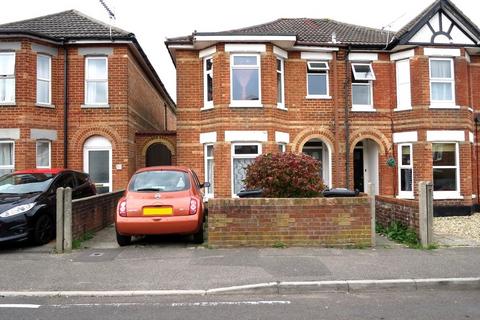 4 bedroom detached house to rent, Sedgley Road, Winton, Bournemouth