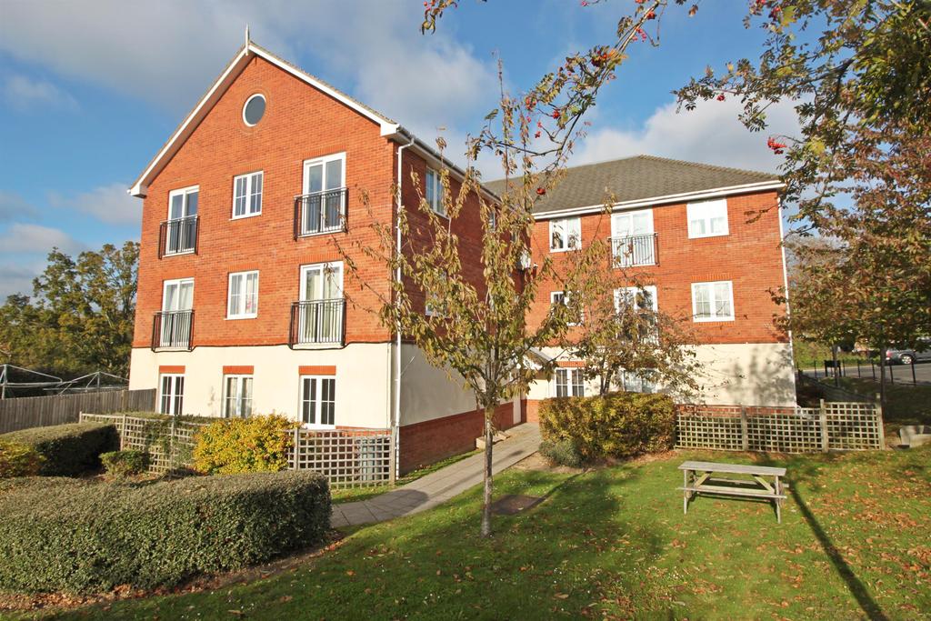 Bursledon Road, Southampton, SO19 8NB 2 bed apartment £170,000