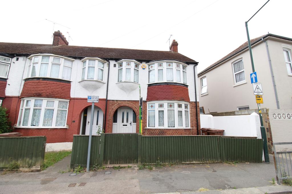 Gordon Road, Gillingham, Kent, ME7 3 bed end of terrace house £175,000