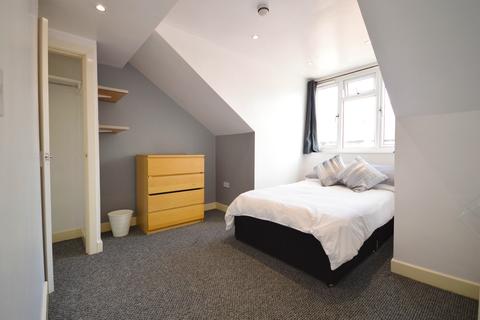 4 bedroom terraced house to rent - Burley Lodge Terrace, Hyde Park, Leeds, LS6