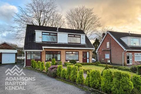 3 bedroom semi-detached house to rent, Cherrington Drive, Rochdale