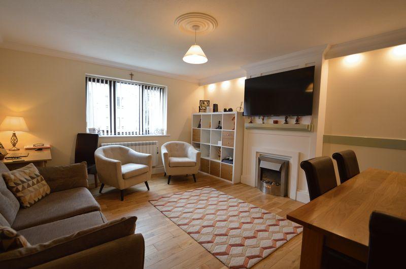 2 Bloomsbury Grove, Kings Heath B14 7NU 2 bed apartment to rent £850 pcm (£196 pw)