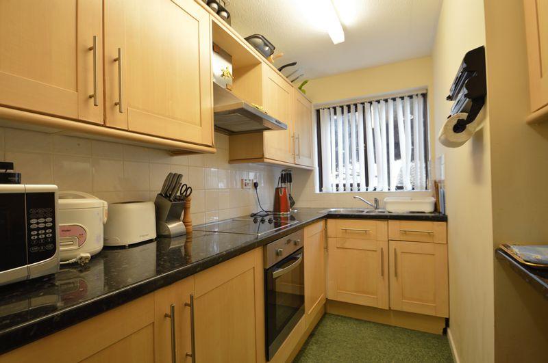 2 Bloomsbury Grove, Kings Heath B14 7NU 2 bed apartment to rent £850 pcm (£196 pw)