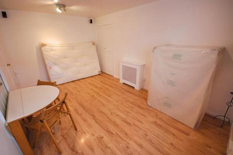 Studio to rent, LAUREL COURT, VICARS BRIDGE CLOSE, WEMBLEY, MIDDLESEX, HA0 1XY