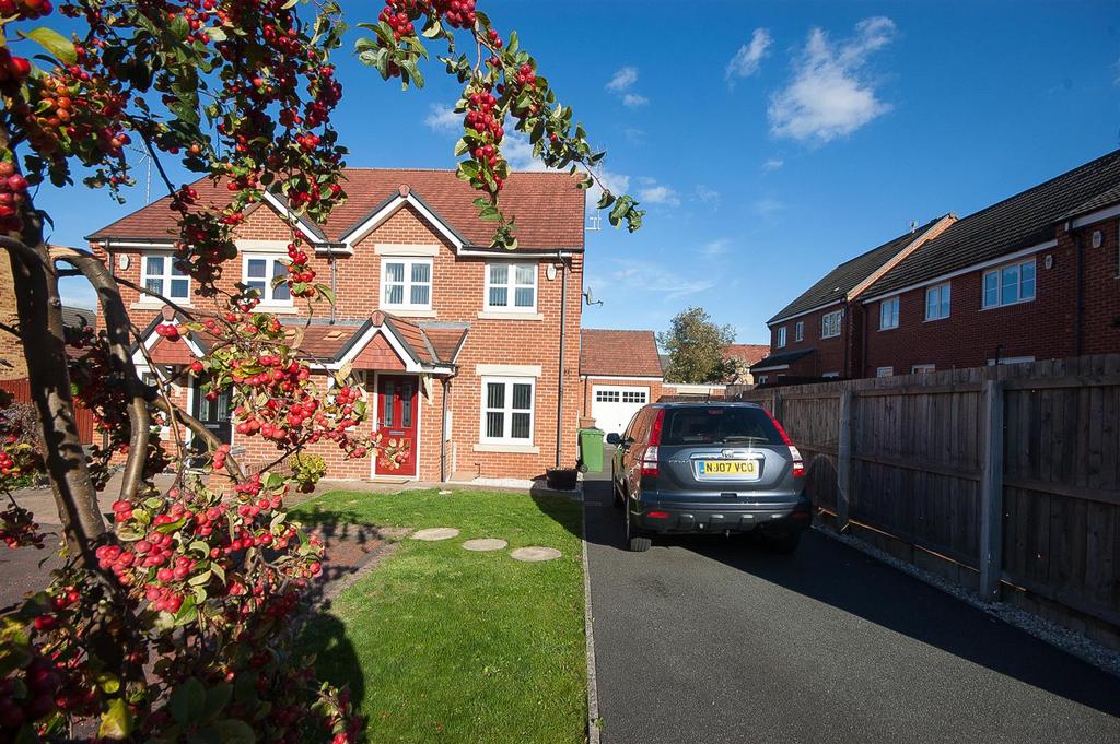 Southside Gardens, South Hylton, Sunderland 3 bed semidetached house