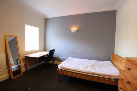 4 bedroom flat to rent - Portswood Road