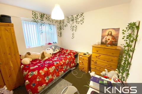 3 bedroom flat to rent, Portswood Road