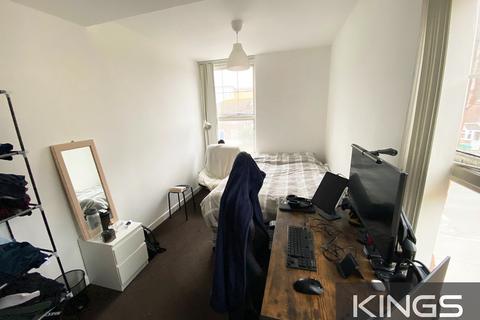 3 bedroom flat to rent, Portswood Road