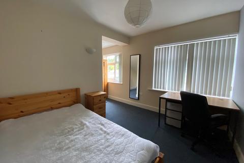 4 bedroom flat to rent - Portswood Road, Southampton