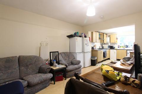 6 bedroom terraced house to rent, Honeysuckle Road