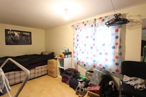 6 bedroom terraced house to rent, Honeysuckle Road