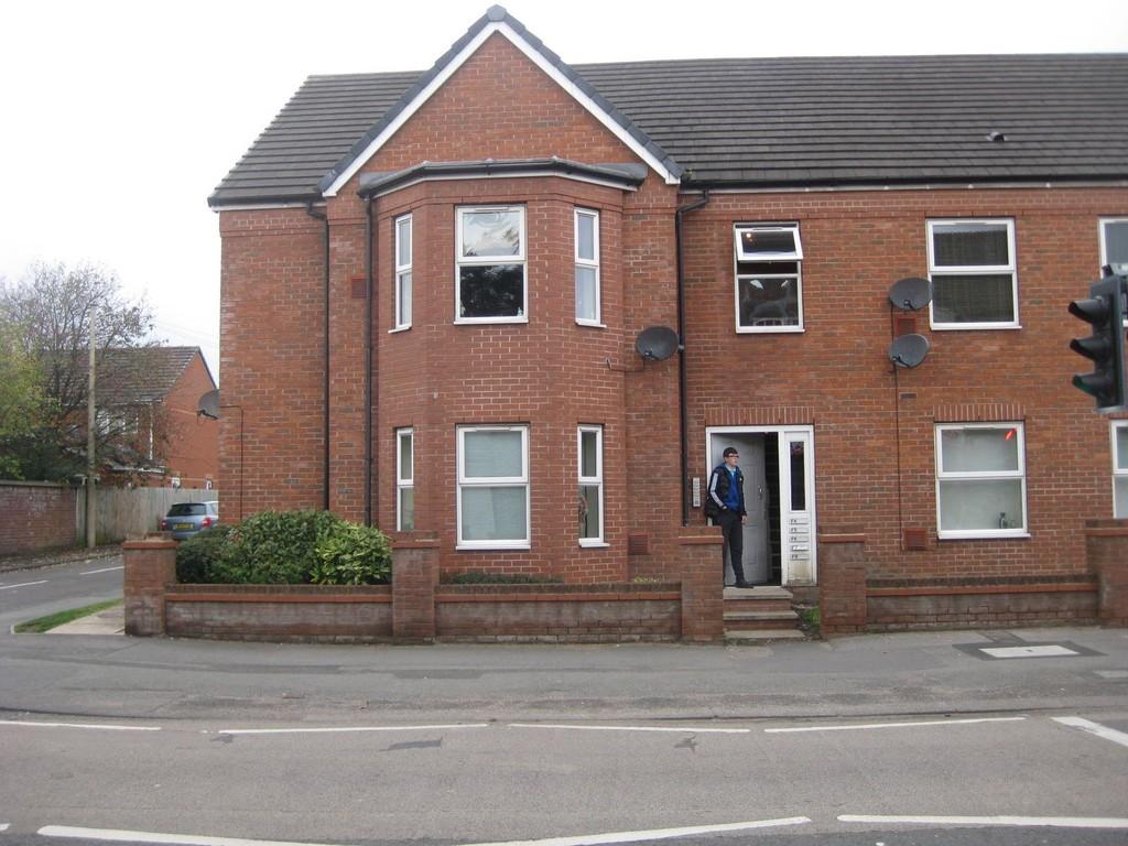 11 Ashcroft Court, Liverpool Road, Cadishead 1 bed apartment £525 pcm
