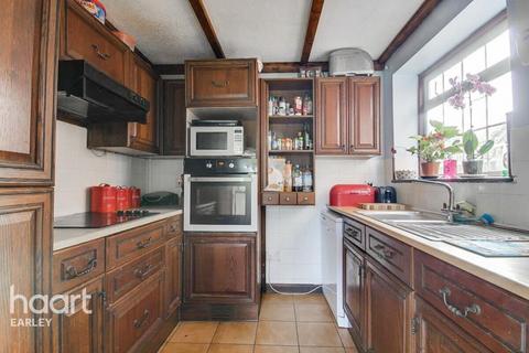 3 bedroom semi-detached house to rent, Chittering Close, Reading