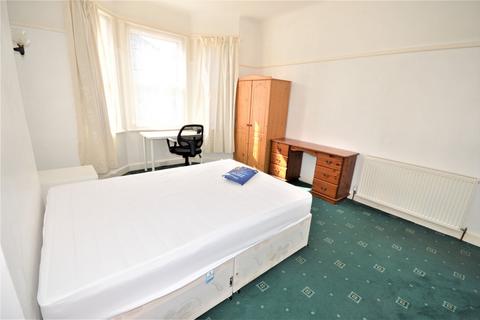 6 bedroom detached house to rent, Gerald Road, Bournemouth, Dorset