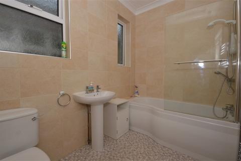 6 bedroom detached house to rent, Somerley Road, Winton, Bournemouth