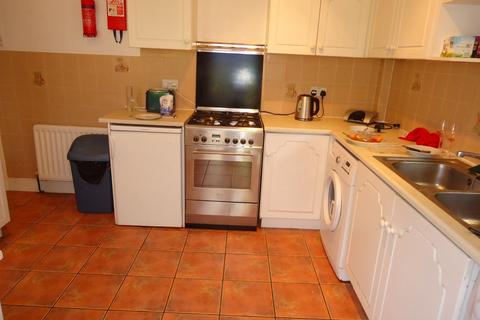 6 bedroom detached house to rent, Somerley Road, Winton, Bournemouth