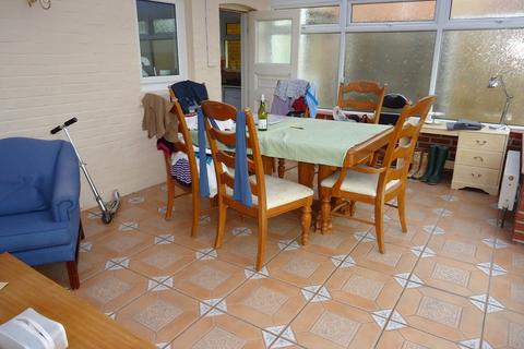 6 bedroom detached house to rent, Somerley Road, Winton, Bournemouth