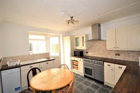 4 bedroom detached house to rent, Muscliffe Road, Winton, Bournemouth