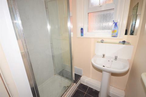 6 bedroom detached house to rent, Alma Road, Winton, Bournemouth