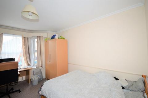 6 bedroom detached house to rent, Alma Road, Winton, Bournemouth