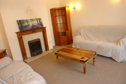 5 bedroom detached house to rent, Sedgley Road, Winton, Bournemouth