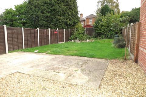 5 bedroom detached house to rent, Sedgley Road, Winton, Bournemouth