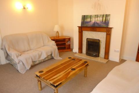 5 bedroom detached house to rent, Sedgley Road, Winton, Bournemouth