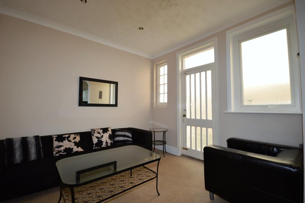 Leamington Road, Winton, Bournemouth 6 bed detached house £2,940 pcm