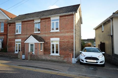 5 bedroom detached house to rent, Brassey Road, Winton, Bournemouth