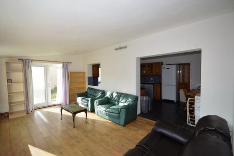5 bedroom detached house to rent, Brassey Road, Winton, Bournemouth