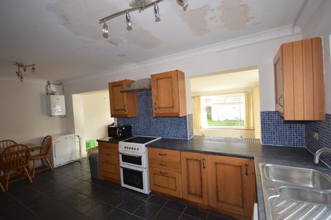 5 bedroom detached house to rent, Brassey Road, Winton, Bournemouth