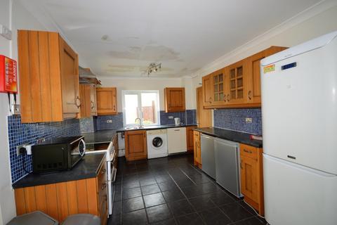 5 bedroom detached house to rent, Brassey Road, Winton, Bournemouth