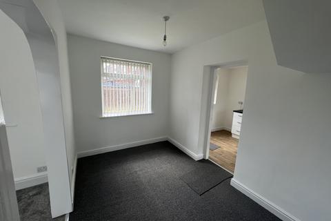 3 bedroom semi-detached house to rent, Caledon Avenue, Moston