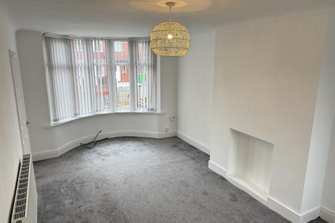 3 bedroom semi-detached house to rent, Caledon Avenue, Moston