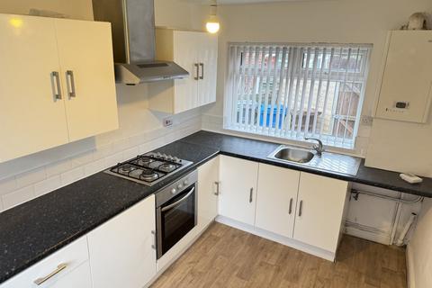 3 bedroom semi-detached house to rent, Caledon Avenue, Moston