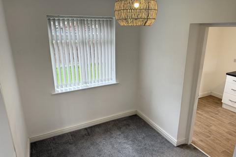 3 bedroom semi-detached house to rent, Caledon Avenue, Moston