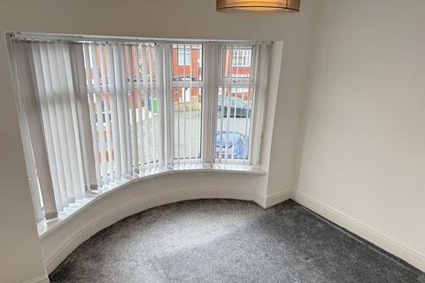 3 bedroom semi-detached house to rent, Caledon Avenue, Moston