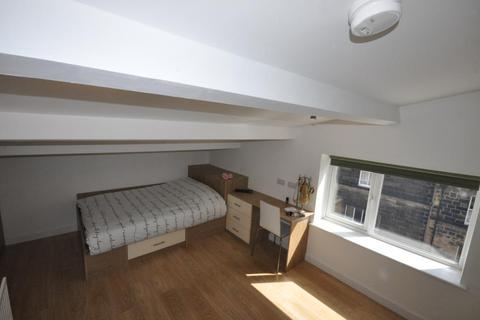7 bedroom terraced house to rent - Raven Road, Hyde Park, Leeds LS6 1DA