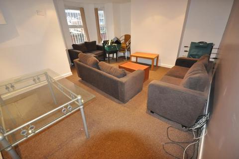7 bedroom terraced house to rent - Queens Road, Hyde Park, Leeds LS6 1HU