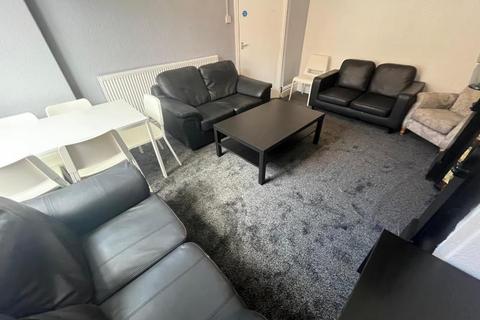 7 bedroom terraced house to rent, Chestnut Avenue, Hyde Park, Leeds LS6 1AZ