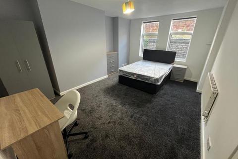 7 bedroom terraced house to rent, Chestnut Avenue, Hyde Park, Leeds LS6 1AZ